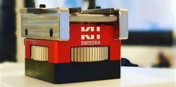Der gerade SwissKH®-Satinierapparat