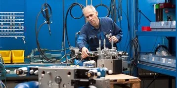 Innovative in-house production of power units, cylinders and valve blocks