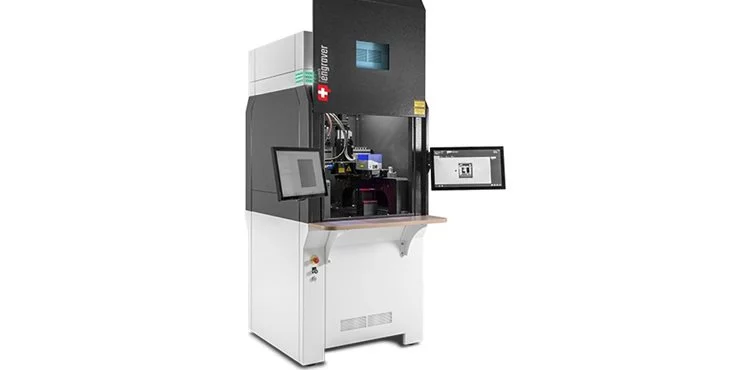 Maschine für das Lasergravieren und -beschriften von mikrotechnischen Teilen